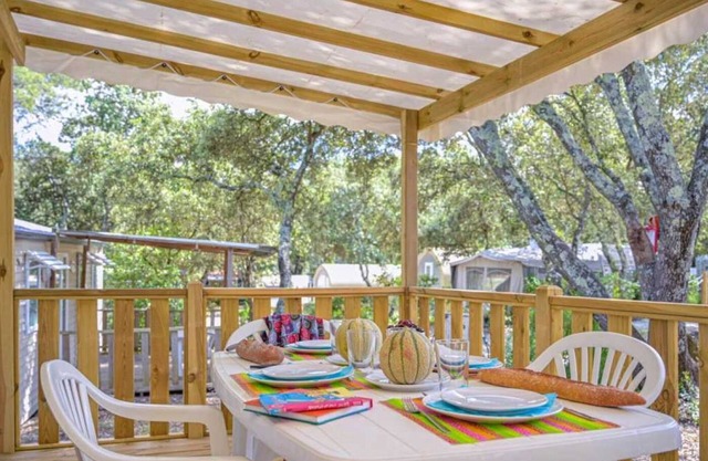 Camping 3 étoiles - Piscine - ccbbgii