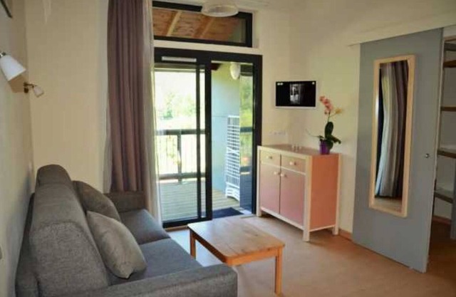 Camping 3 étoiles - Piscine - eeegge