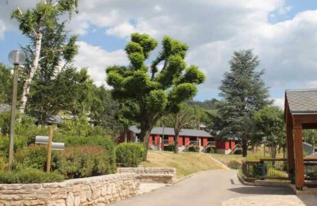 Camping 3 étoiles - Piscine - eeeggg