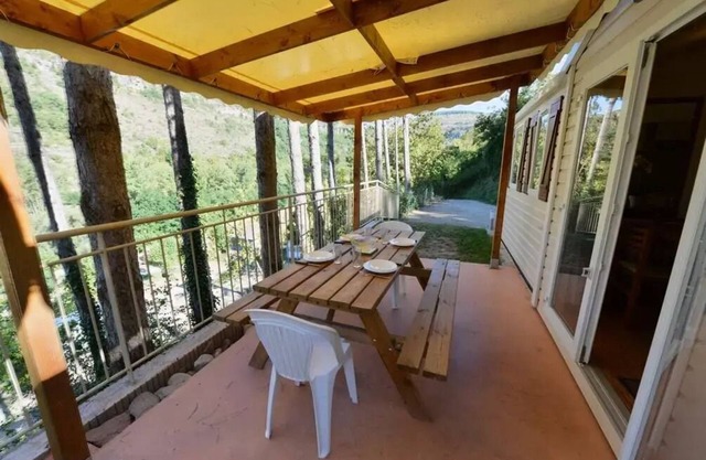 Camping de la Cascade * - Super Cordelia Mobil-home 32m2 - 3 bedrooms - 5/6 pers. - Television (sam./sam. July and August) 6 persons