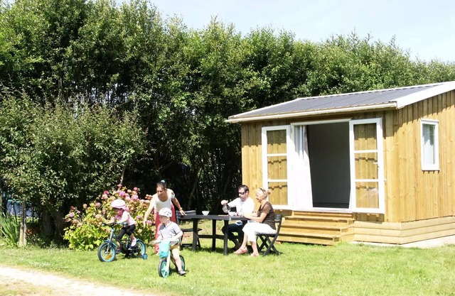 Camping de LA MER * - 4 people