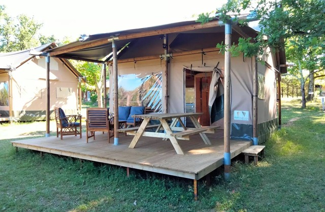 Camping Fontaine Du Roc* - Lodge Tent 3 Rooms 4 People Without sanitary facilities