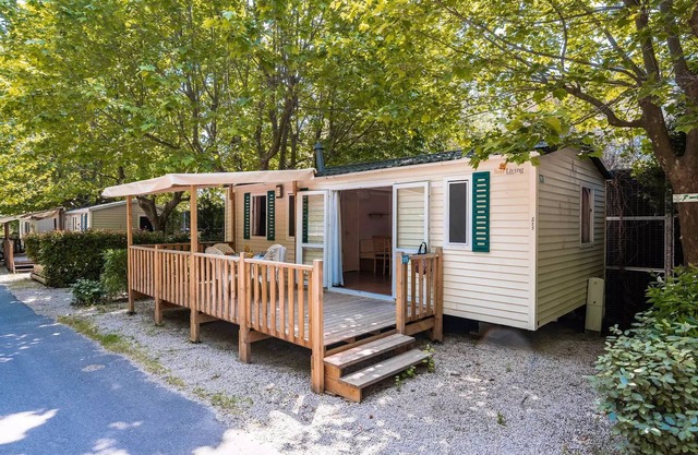 Campsite Le Lac des Vieilles Forges * - Classic XL 4-room mobile home for 6 people with air conditioning