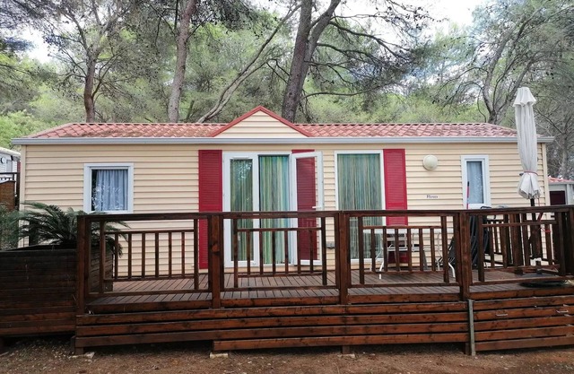 Campsite Residential La Pinède * - Florès3 CONFORT-3 bedrooms 35m2- *Clim, terrace, TV* 6 persons