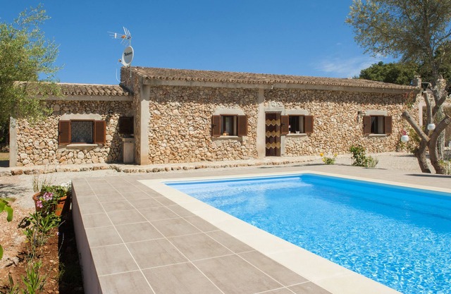 CAN BARRERA - Villa with private pool in Costitx. Free WiFi.