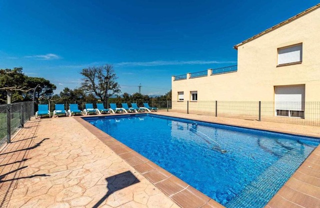 Can Bugantó - amplia casa con piscina y jardín