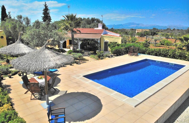 Can Burguet 099 charming finca in the countryside with beautiful garden, private pool and WiFi