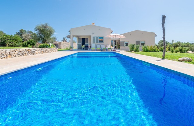 CAN COLOMER FERRAGUT - Modern villa with private pool in the countryside. Free WiFi.