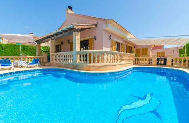 CAN FAMA - Villa for 6 people in Badia gran.