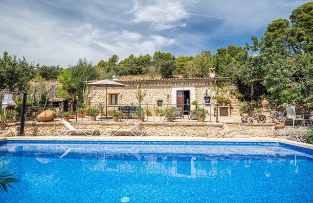 CAN PULIT - finca romántica con piscina y vistas