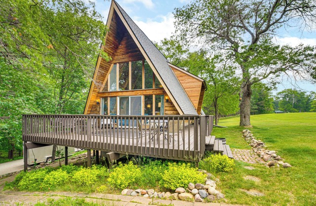 Canal Across Street: Family Cabin in Breezy Point!