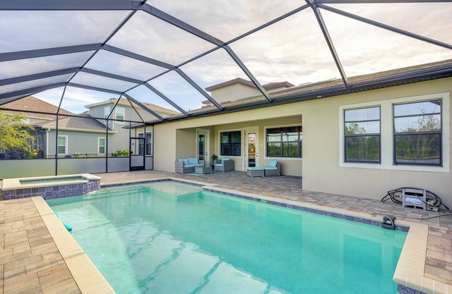 Canal-Front Home w/Pool & Hot Tub in Apollo Beach