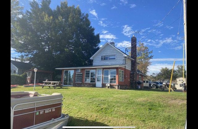 Canal Front, Walking Distance to Beach Attractions, Dock slip included