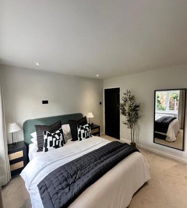 Canal Mews - 1 min from Trafford Centre and 2 min M60!