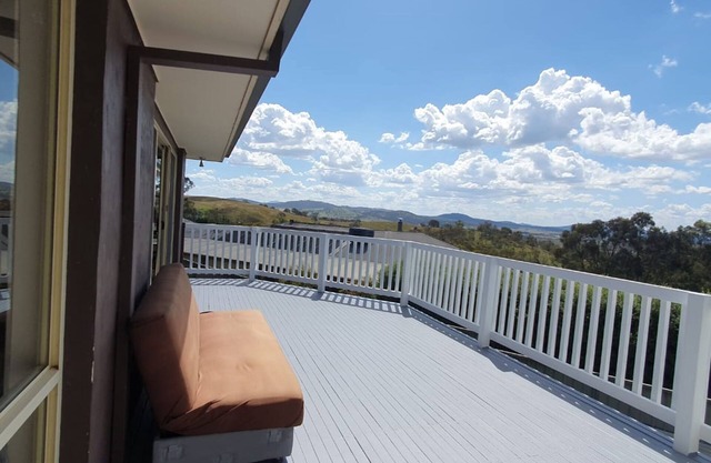 Canberra Panoramic View Spacious Artist House on Top of Hill by Waterfall