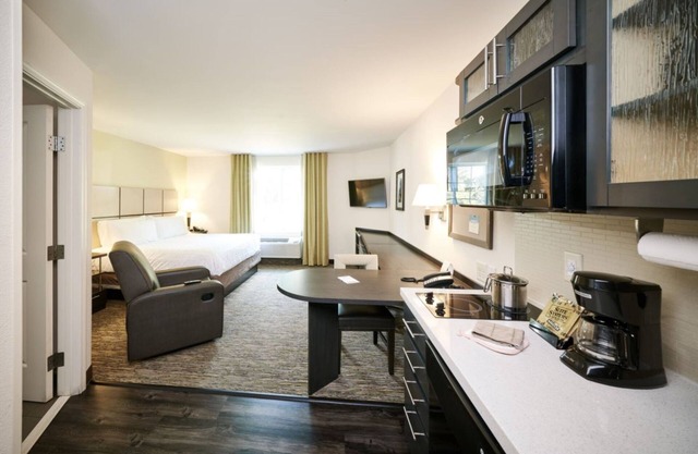 Candlewood Suites Lenexa - Overland Park Area by IHG
