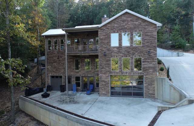 Candy on Clear Creek | 3 Bed, 2 Bath