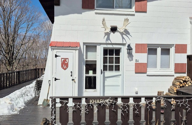 Cannon Mountain/Mittersill Ski Village - As Close To The Slope As You Can Get!