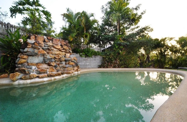 Cannonvale Ground Floor Apartment - 2 bed - Sleeps 4 - Swimming Pool