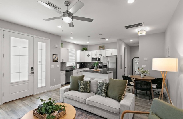 Canopy Cove | Gorgeous Condo In The Heart Downtown