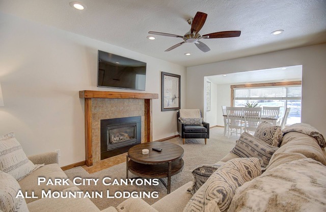 Canyons View 19: 2 bedroom 2 bathroom walk to the Cabriolet lift