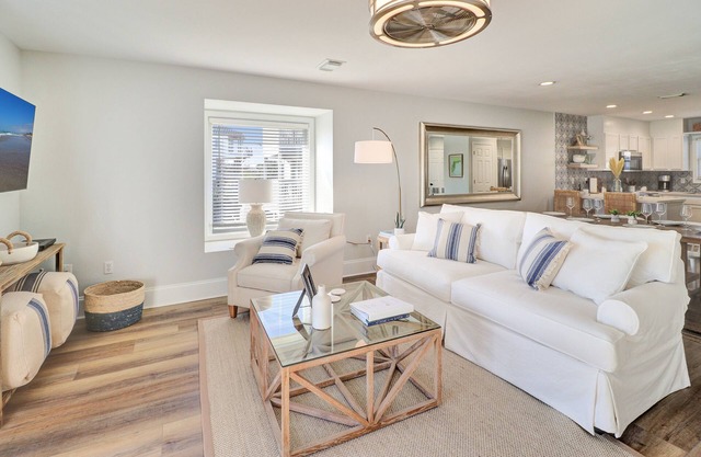 Cape Casa-Beautiful 2BR Dog-friendly in Barrier Dunes, 200 steps to Beach