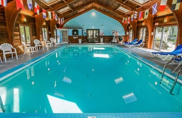 Cape Cod Vibrant 2BR Condo w Indoor Swimming Pool & Games Room