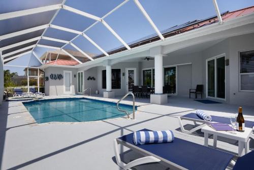 Cape Serenity- Luxury Waterfront Villa with Kayaks