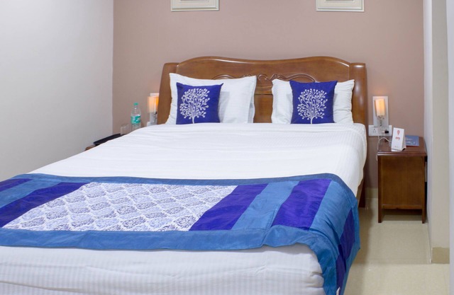Capital O 5072 Padmini Hotel