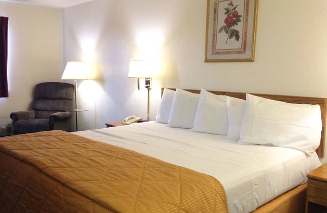 Capital O Amerihost Inn and Suites Fulton Hwy 54 MO