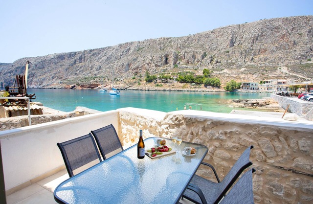 Captain Antonis - Authentic Seafront Living in Gerolimenas