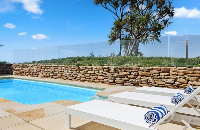 Captain's Quarters Absolute Beachfront Pool Pets