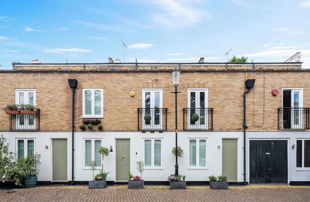 Captivating 3-Bed House in London Holland Park
