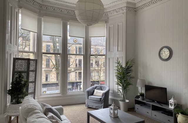 Captivating apartment in glasgow westend, uk