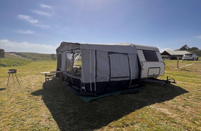 Caravan sleeps 4