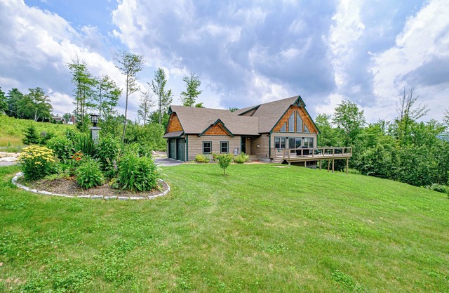"Caribou Mountain Lodge - Panoramic mtn views, amazing sunsets, hot tub, game room/pool table"