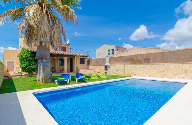 CARLES - Villa with private pool in Vilafranca de Bonany. Free WiFi