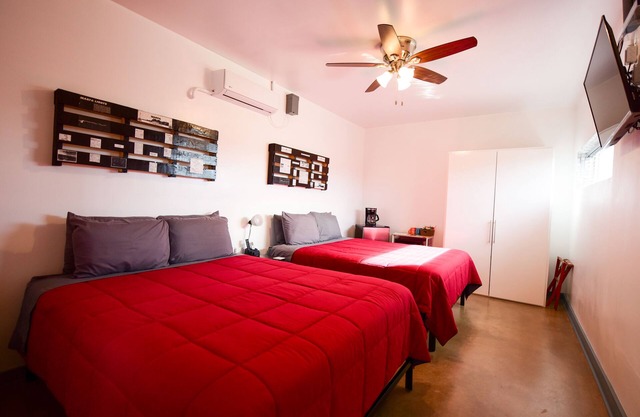 Carmen's Marfa Hotel/Ruben Room 2 Queen Beds