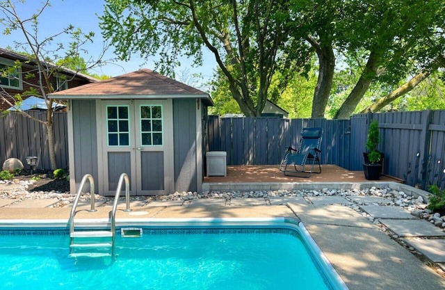 Carrera Cove - Spacious 3BR - 5 Mins to Go Train