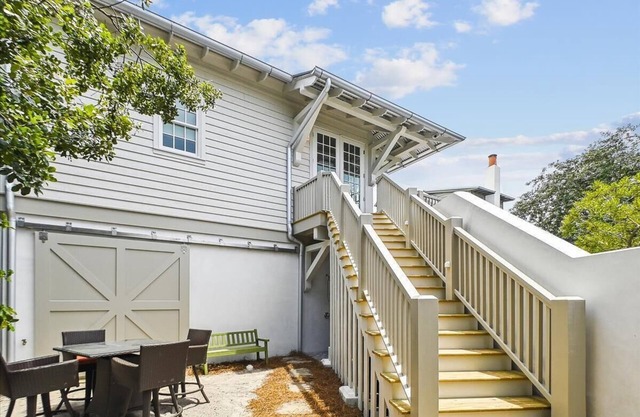 Carriage House w/Tesla Charger | Steps to Coquina Pool & Beach Access | 3 Bikes