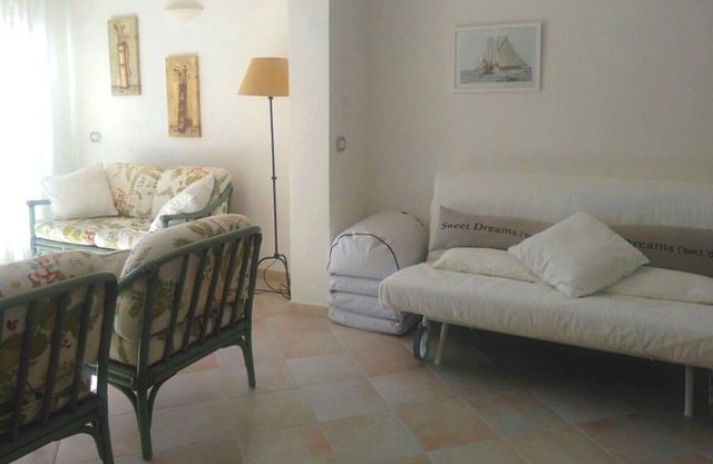 CASA A&A IN EXCLUSIVE GOLF CLUB IS MOLAS TWO STEPS FROM THE SEA