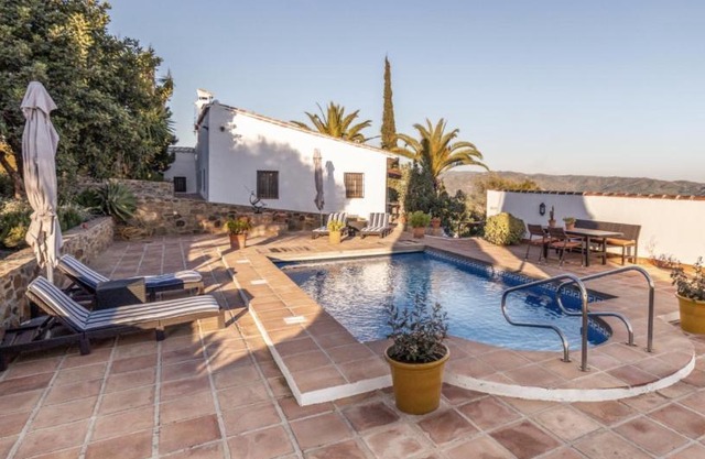 Casa Algarrobo by Rosas Cantares