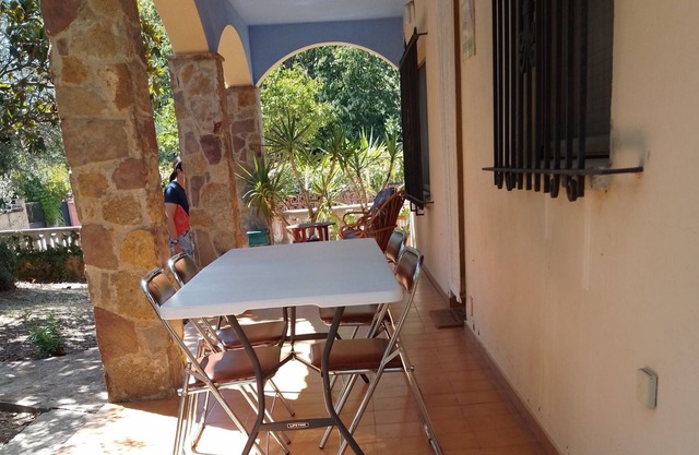 Casa AMB Jardi en Pueblo Medieval en el Alt Emporda a 10 min Playas Costa Brava