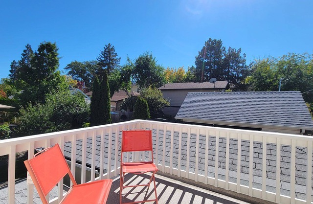 Casa Amore Cottage~ Close to OSF, with Gorgeous Outdoor Space