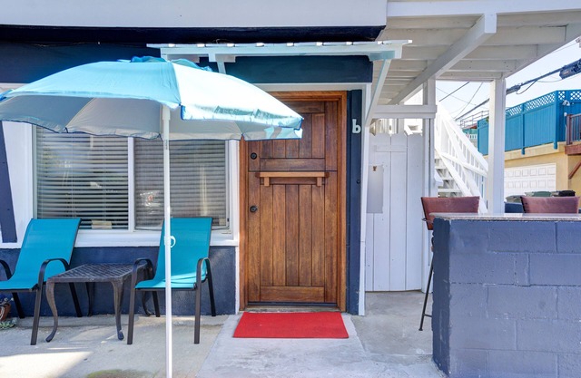 Casa Azul II, Steps to the boardwalk and sand