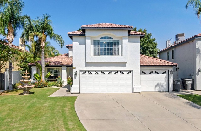 Casa Bella Gardens- Spacious 5-bedroom house in welcoming Bakersfield with Pool