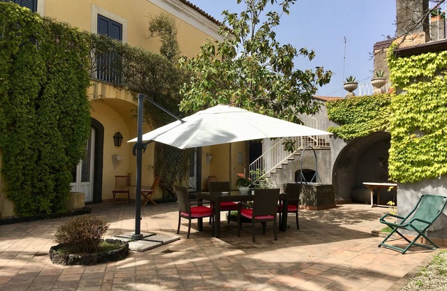Casa Camelia, a beautiful Sicilian-style farmhouse