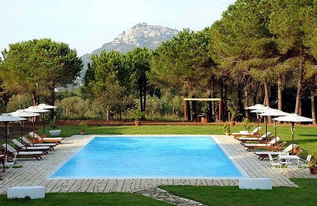 Casa Cedrina C: A welcoming apartment that is part of a villa surrounded by the greenery, with Free WI-FI.