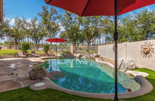 Casa Clearwater- Desert Getaway - Pool & mountain views! Near South Lake Park