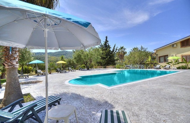 Casa Clelia B: A cozy and welcoming apartment surrounded by the greenery.